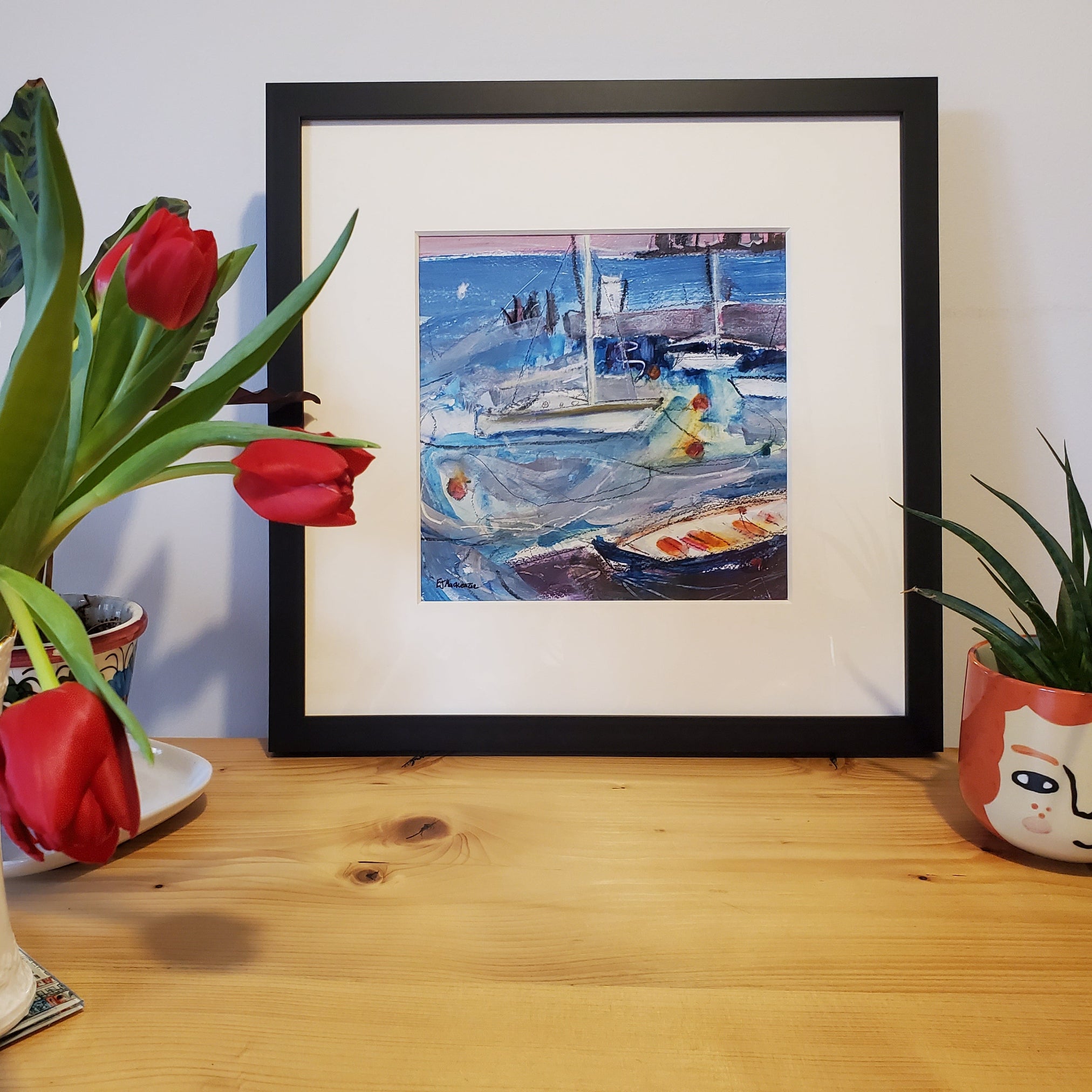 Fraed harbour painting on shef with tulips and plant